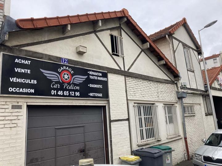 Des professionnels de la peinture automobile à Cachan